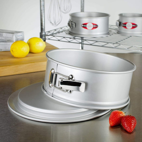 BakewareAnodized Aluminum Round Springform Cake Pan