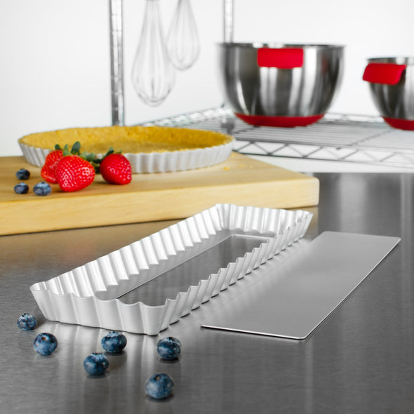 BakewareRectangle Fluted Tart Pan with Removable Bottom